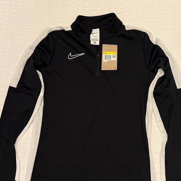 Nike Other - Nike Black and White Sports Pullover